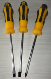 Отвертка АТ SL 6,5*125мм прорезиненная ручка (цвет в ассортименте)