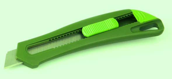 261210 Нож со сменным лезвием,пластиковый корпус 18мм (30шт)