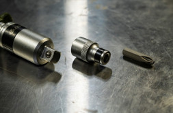 766918 Отвертка ударная с защитной рукоядкой